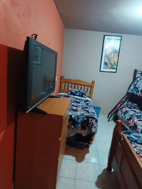 Postel nebo postele na pokoji v ubytování Hospedaje Barato Mi Casita de Colores