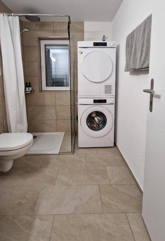 Queensize-Bett, Arbeitsplatz, gratis Parkplatz - Resim 8