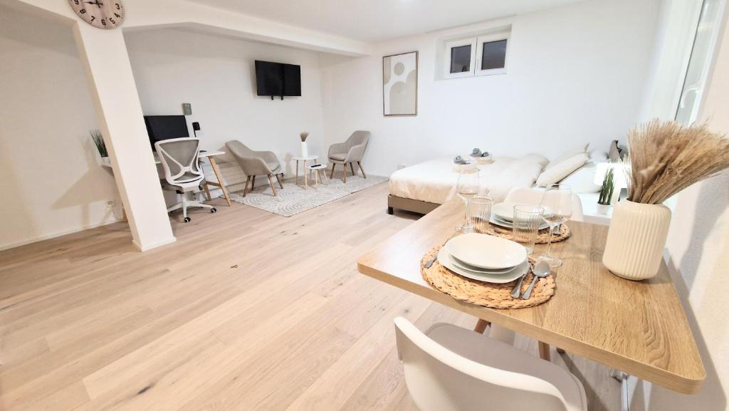 Queensize-Bett, Arbeitsplatz, gratis Parkplatz - Resim 1