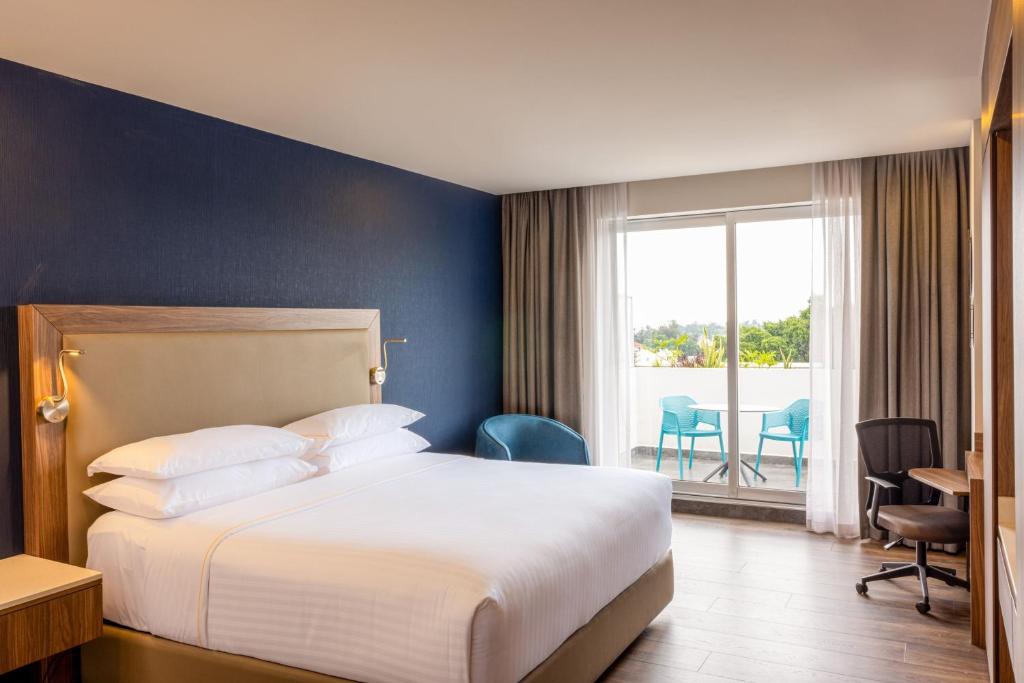 Postel nebo postele na pokoji v ubytování Sheraton Guadalajara Expo