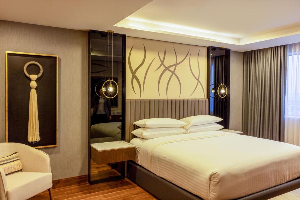 Postel nebo postele na pokoji v ubytování Sheraton Guadalajara Expo