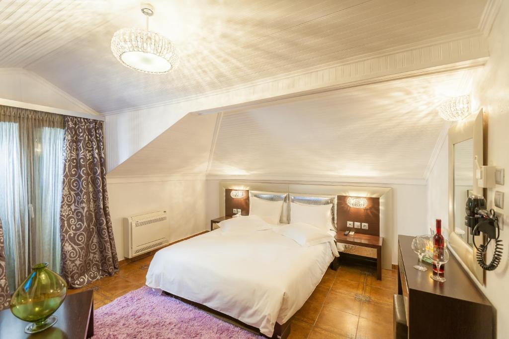 Chalet Castello - Tweepersoonskamer - Zolder Met Spa -bad