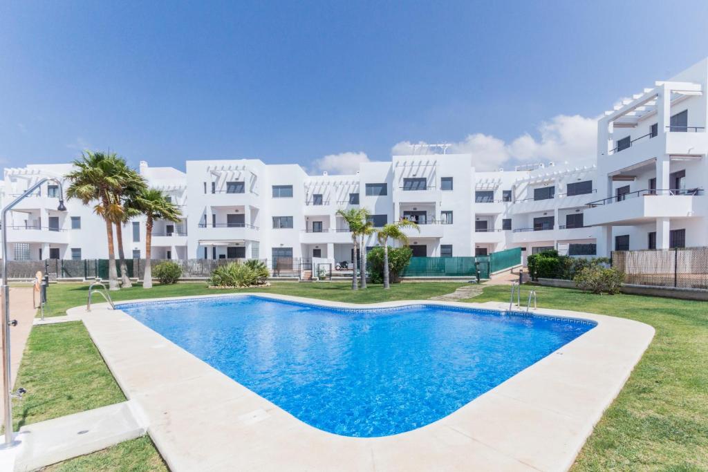 an apartment with a swimming pool in front of a building at Apartamento Sonia in Conil de la Frontera