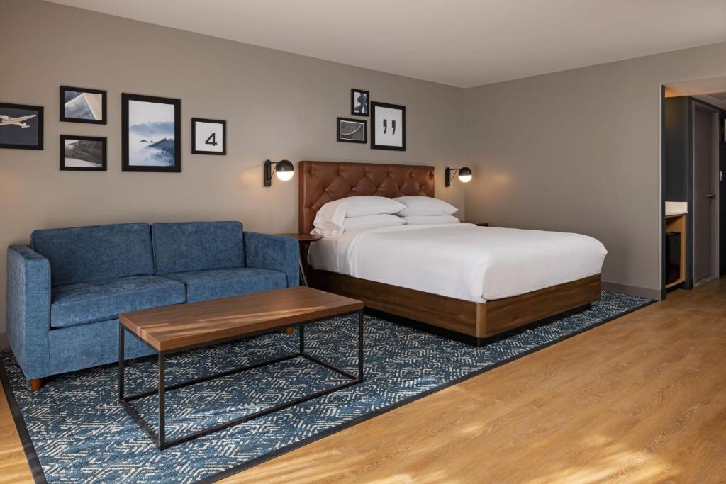 Four Points by Sheraton Bakersfield - Business Room, Guest Room, 1 King