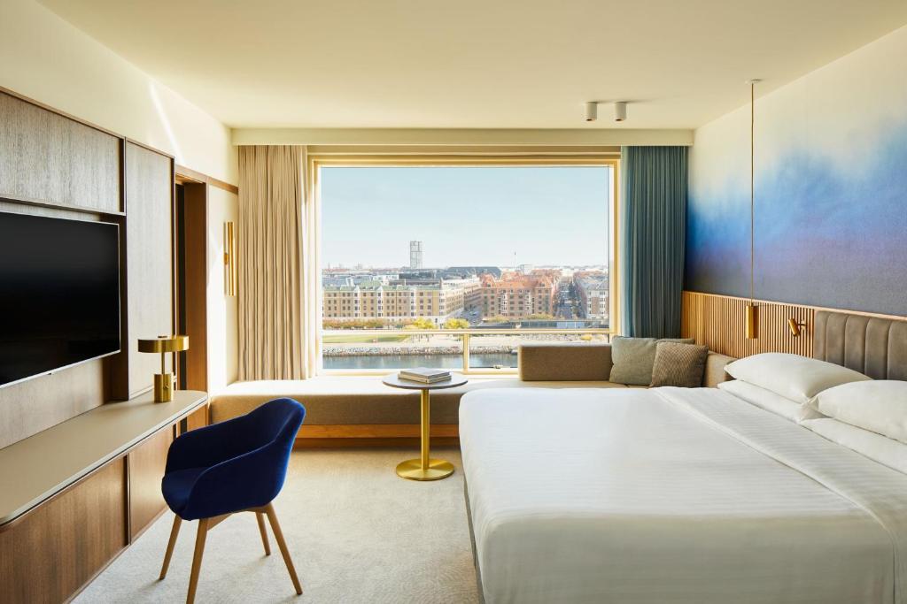 Postel nebo postele na pokoji v ubytování Copenhagen Marriott Hotel