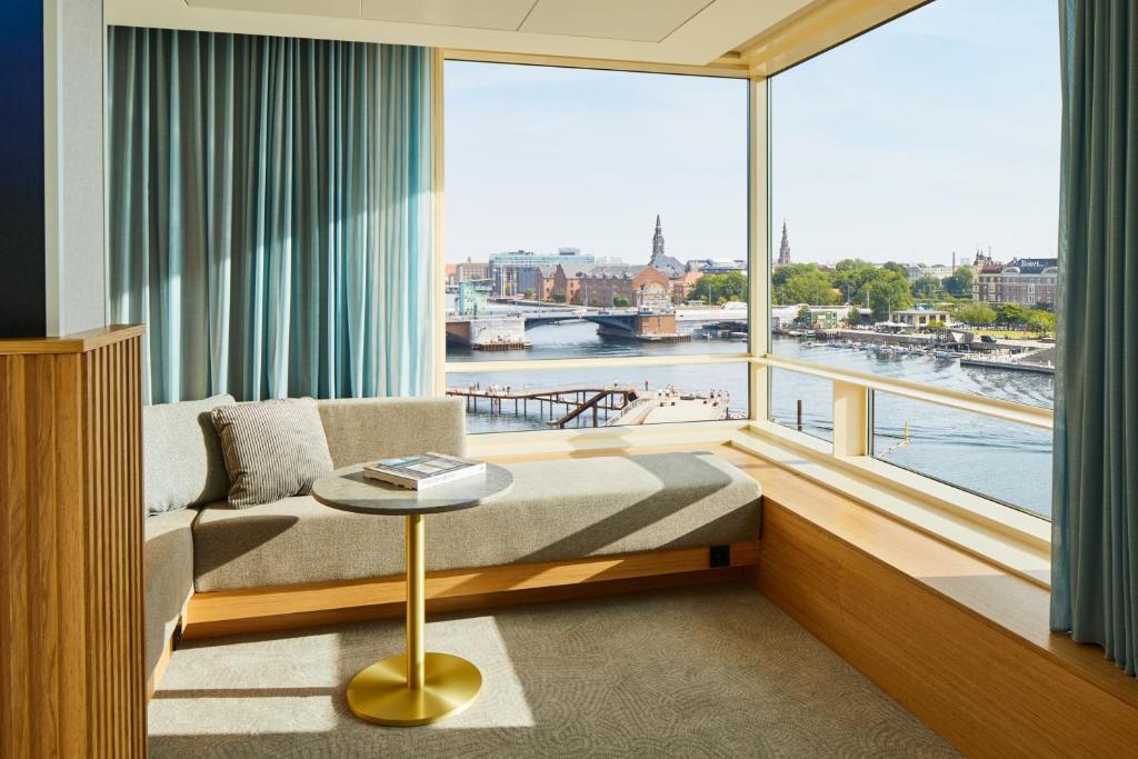 Postel nebo postele na pokoji v ubytování Copenhagen Marriott Hotel