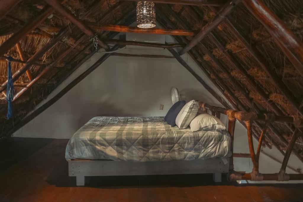 Postel nebo postele na pokoji v ubytování BAAWE Bacalar