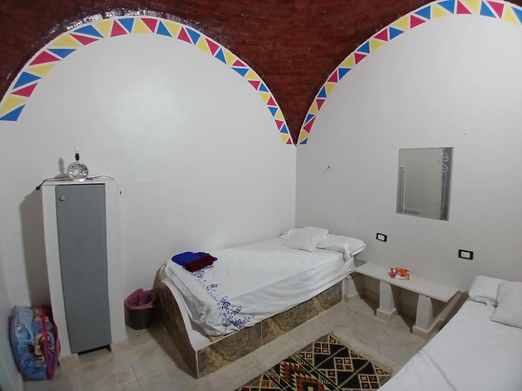 Postel nebo postele na pokoji v ubytování Ezzo Nubian guest house