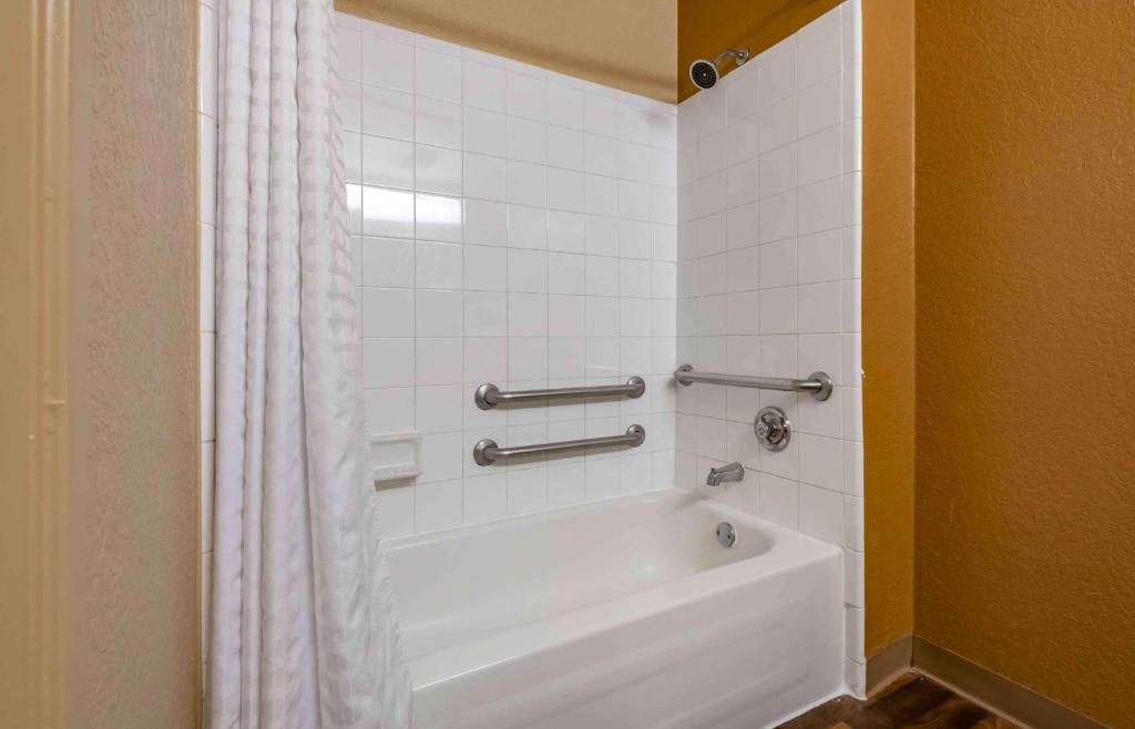 Extended Stay America Suites - Orlando - Altamonte Springs - Queen Studio - Disability Access - Non-Smoking