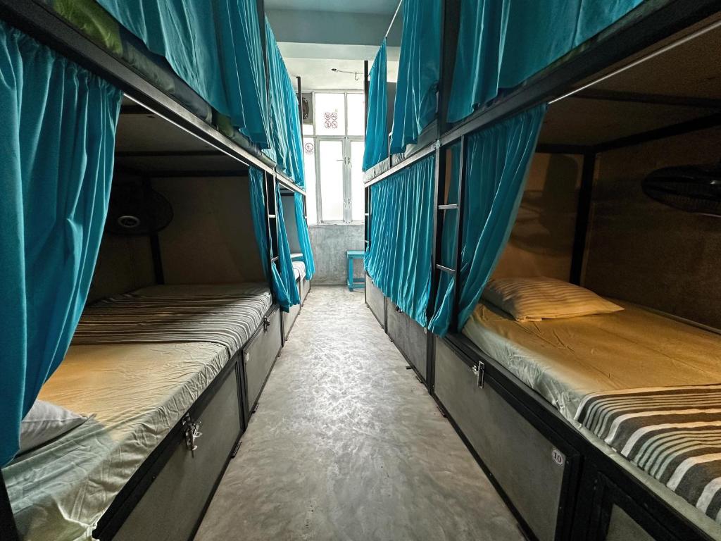 Postel nebo postele na pokoji v ubytování Cycling Backpacker Hostel