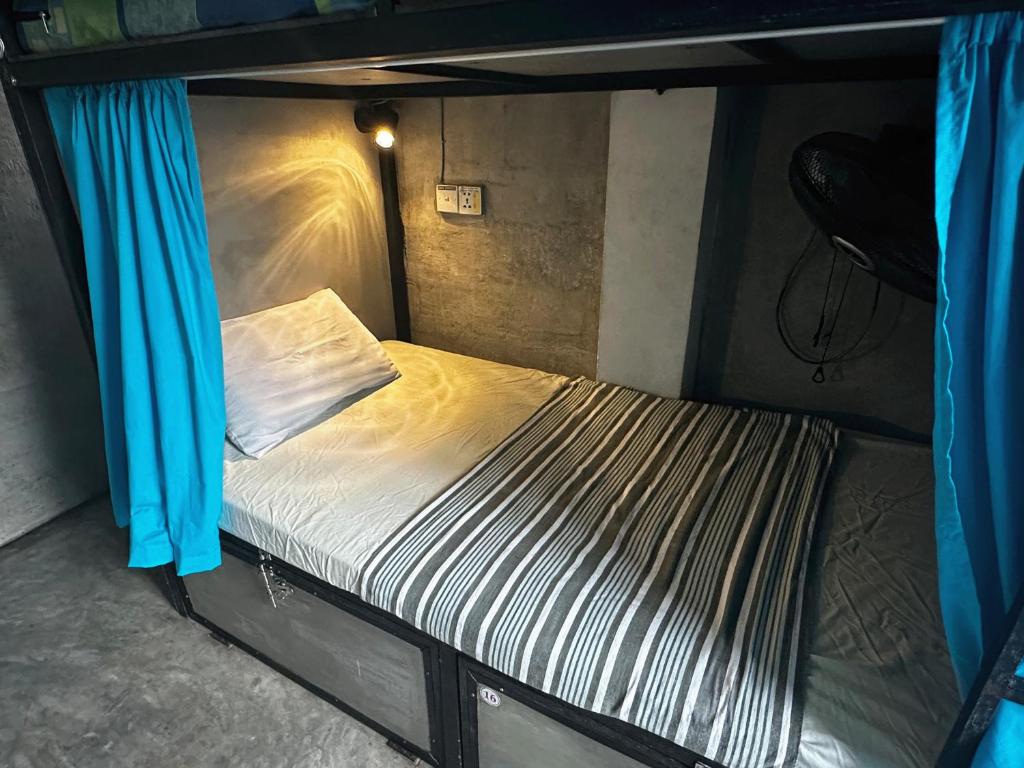 Postel nebo postele na pokoji v ubytování Cycling Backpacker Hostel