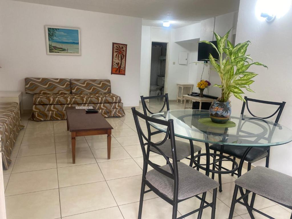 Posezení v ubytování Sunset condos getaway In Ocho Rios