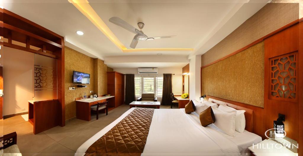 Kgees - Hill Town Hotel - Housity