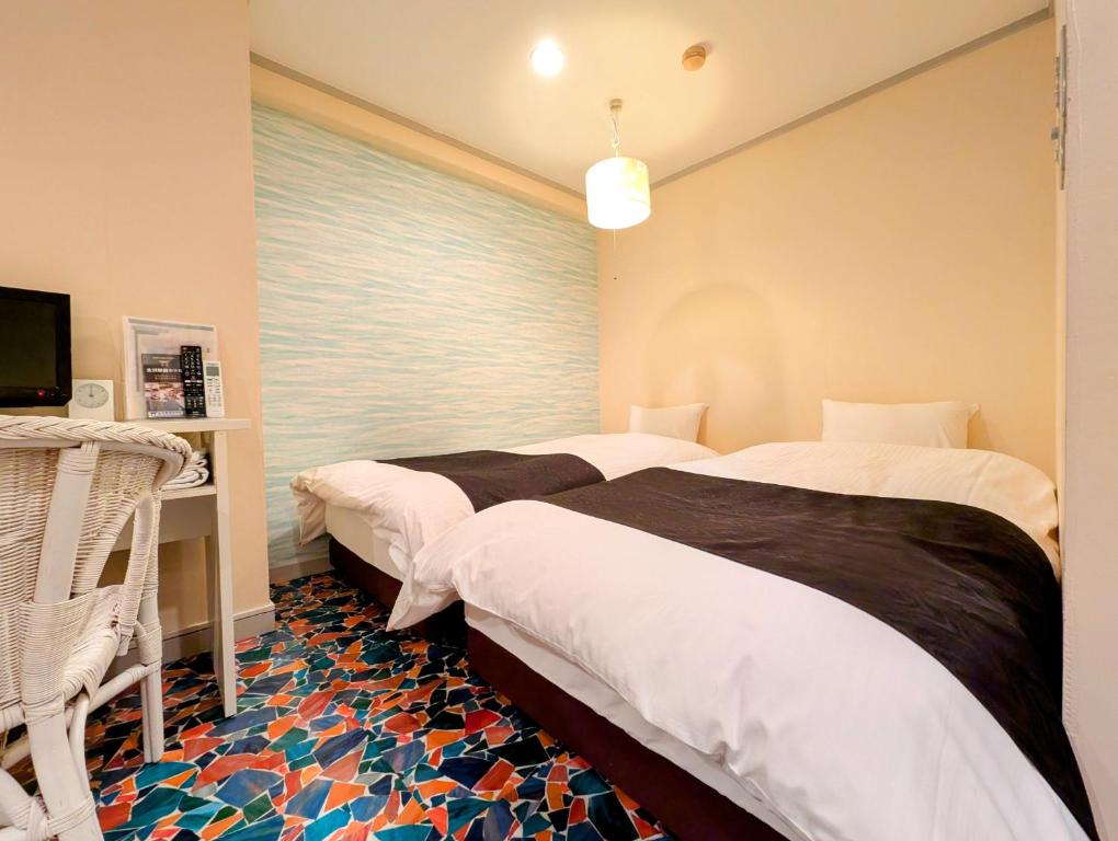 Postel nebo postele na pokoji v ubytování Kanazawa Station Hotel