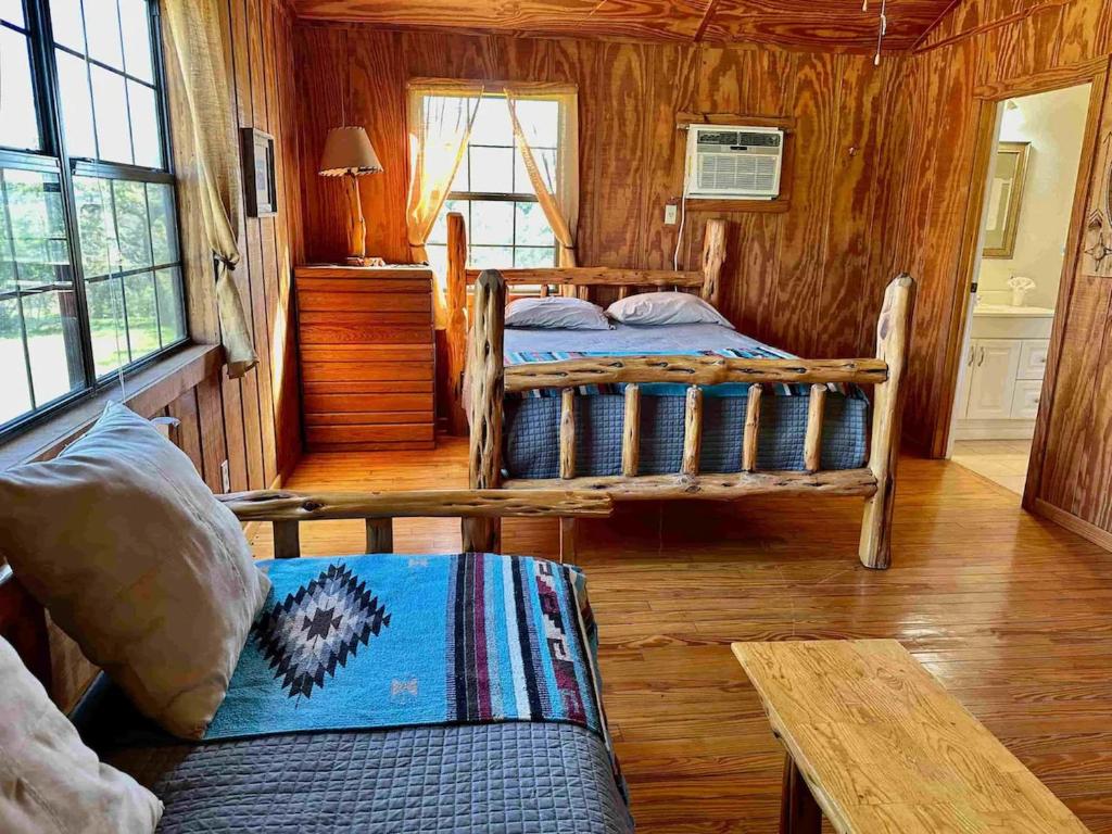 Postel nebo postele na pokoji v ubytování CRC Ranch Retreat