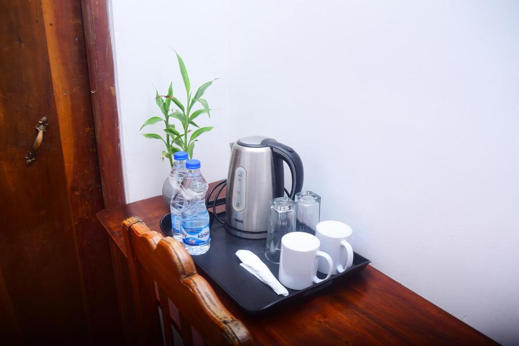 Příslušenství pro přípravu čaje a kávy v ubytování Travel rest inn