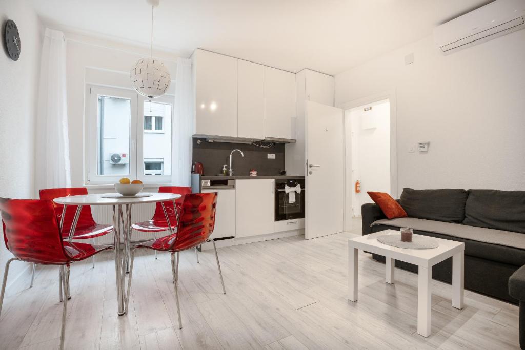 Flexible SelfCheckIns Zagreb 287 - 2 Bedroom Apartment - Loggia - City Centre
