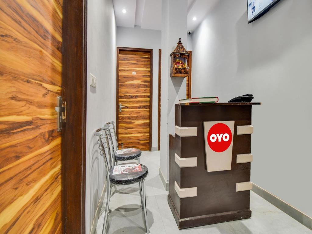 TV a/nebo společenská místnost v ubytování Hotel O Iris Lite