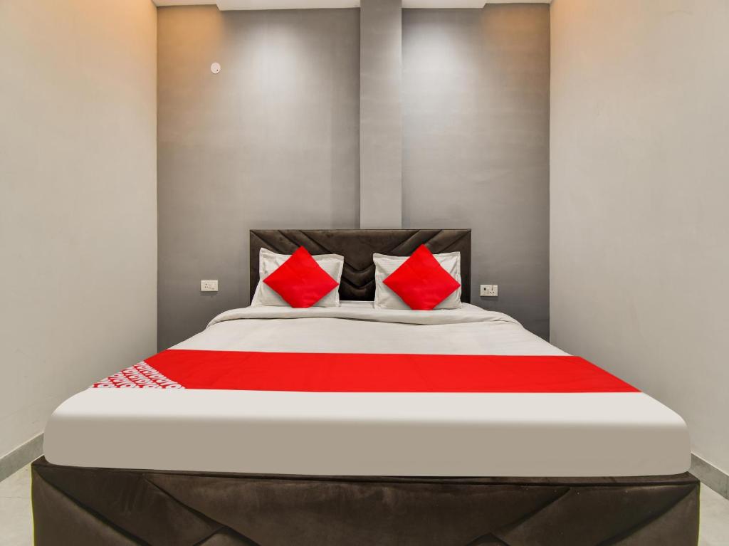 Postel nebo postele na pokoji v ubytování Hotel O Iris Lite