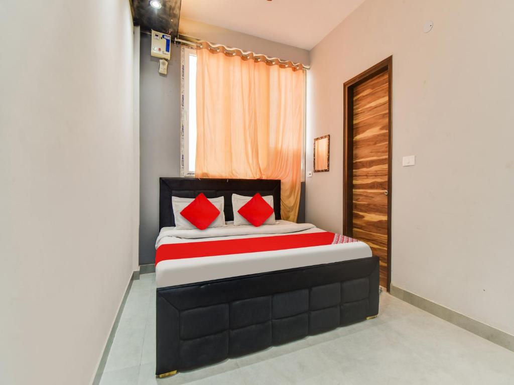 Postel nebo postele na pokoji v ubytování Hotel O Iris Lite
