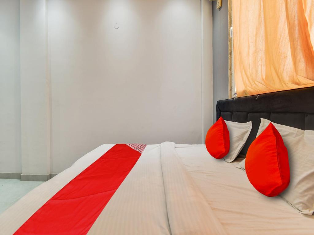 Postel nebo postele na pokoji v ubytování Hotel O Iris Lite
