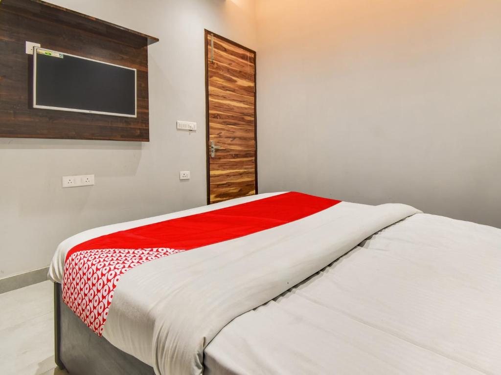 Postel nebo postele na pokoji v ubytování Hotel O Iris Lite