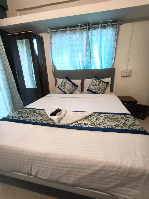Postel nebo postele na pokoji v ubytování Hotel Silverleaf Residency