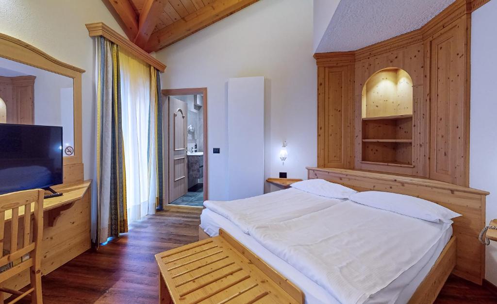 Postel nebo postele na pokoji v ubytování Hotel Madonna delle Nevi