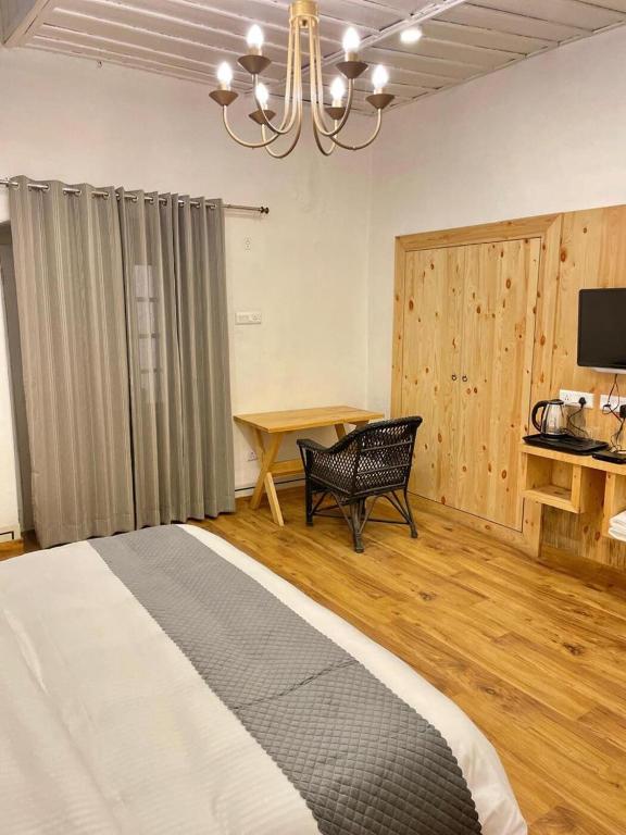 Postel nebo postele na pokoji v ubytování Nishantam Boho Mussoorie