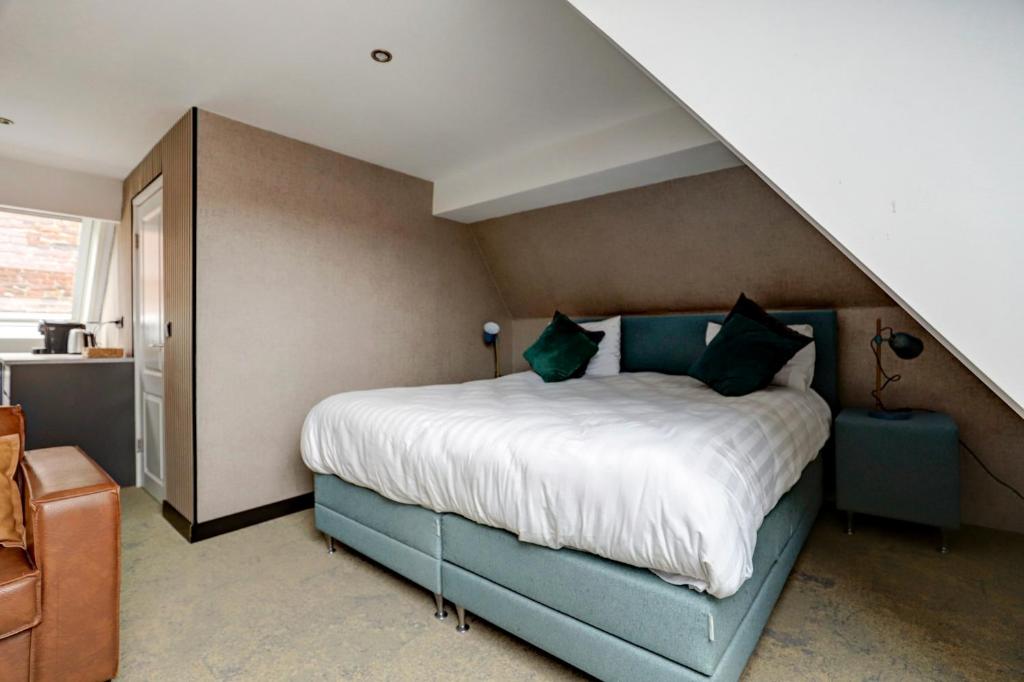 Hotel Buren - Deluxe King Room