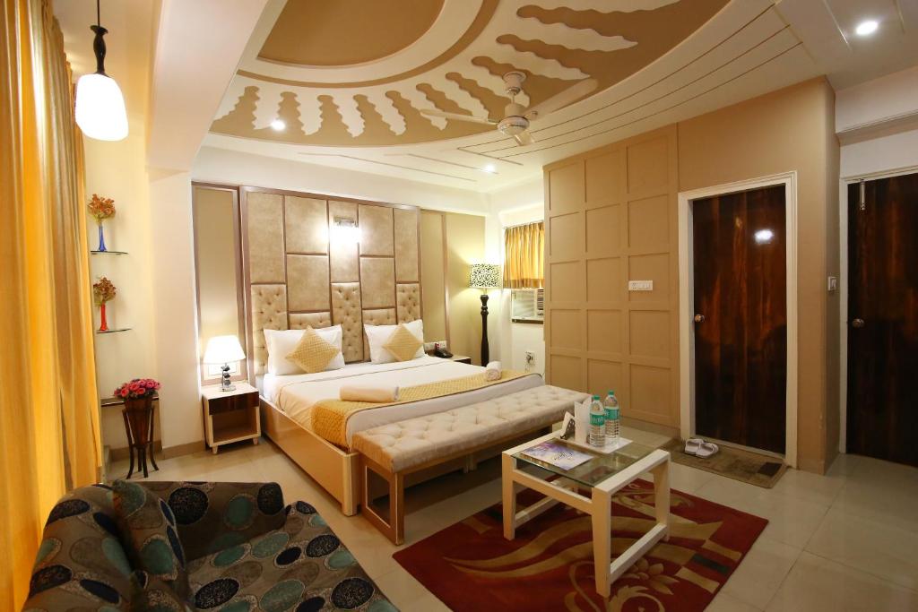 Postel nebo postele na pokoji v ubytování Hotel Oppera Delhi International Airport