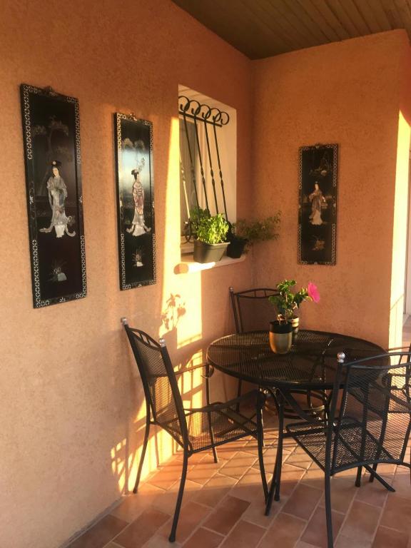 Photo de la galerie de l'établissement Appartement calme et luxueux, à Valréas