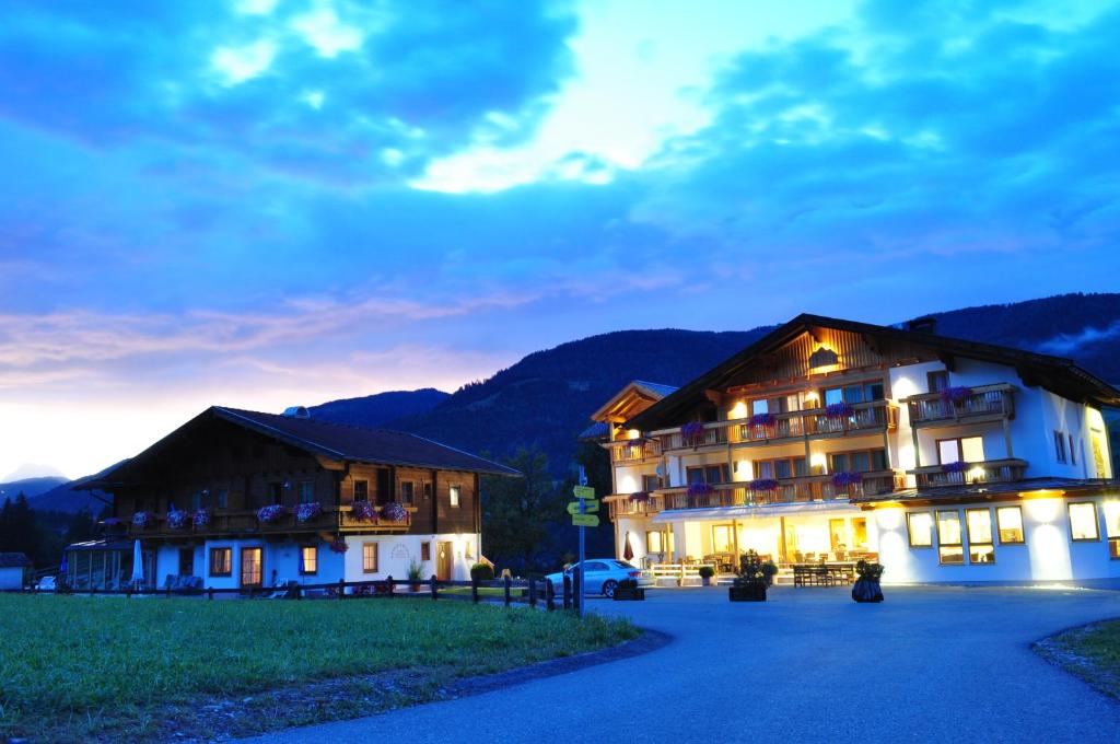 Nespecifikovaný výhled na hory nebo výhled na hory při pohledu z hotelu