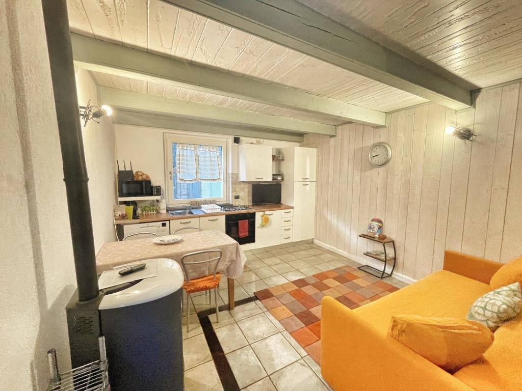 La Casina di Oscar ad AO V Combe VDA QUART 0014 e 00I6 - Apartamento De Una Habitación