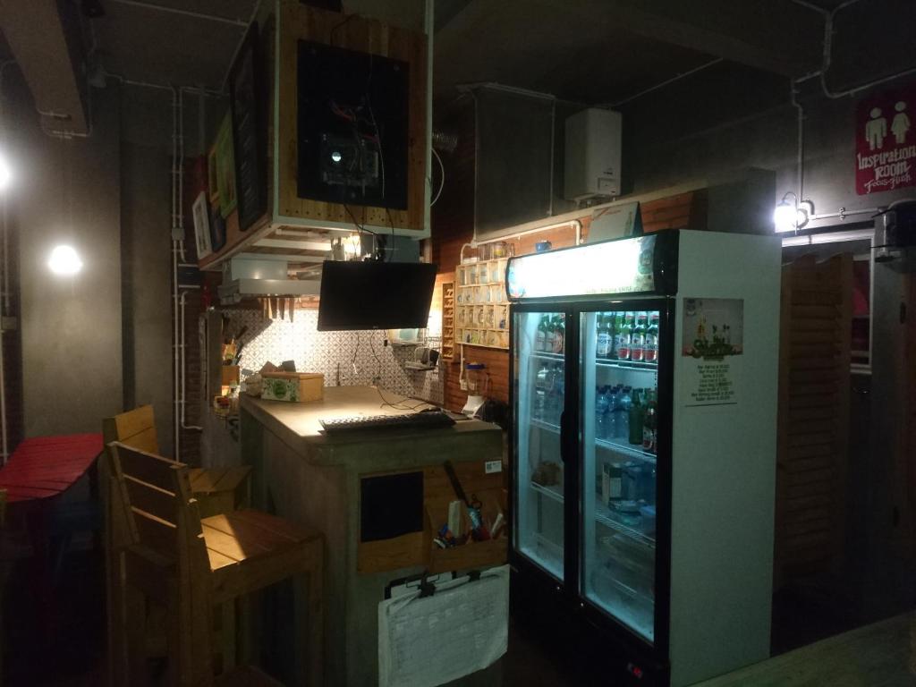 Kuchyň nebo kuchyňský kout v ubytování Shelter Hostel Malang