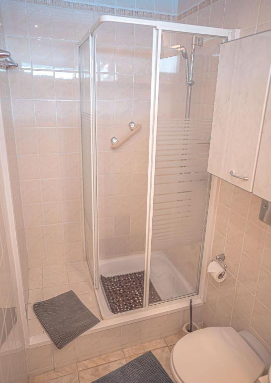 Koupelna v ubytování Schwalbennest - Hundefreundlich, Sauna, Pool, Dachterrasse, See & Natur