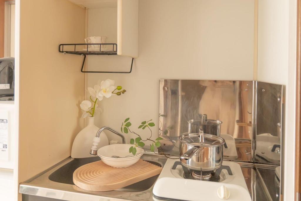 Kuchyň nebo kuchyňský kout v ubytování Lucky House新宿11