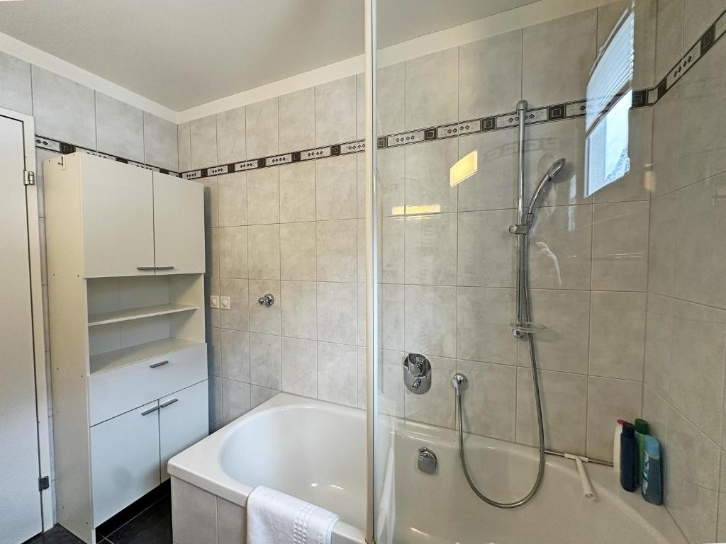 Koupelna v ubytování Echtholz, 110m2, Sport, Erholung, mit Garage - SU48