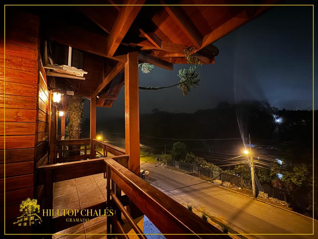 Balkón nebo terasa v ubytování Hilltop Chalés Gramado