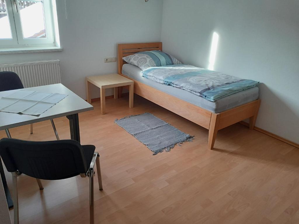Postel nebo postele na pokoji v ubytování Ferienwohnung Moorblick