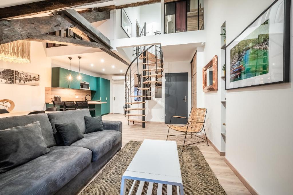 a living room with a couch and a table at Coeur vieille ville in Annecy