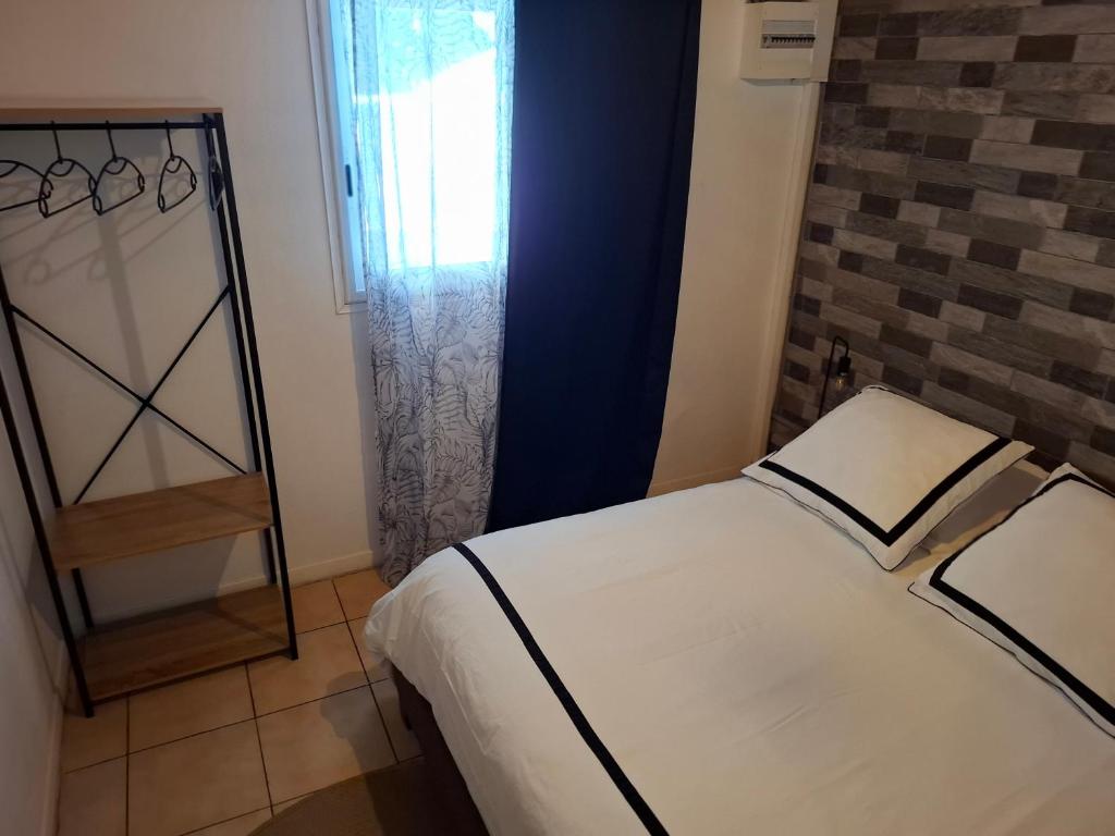 Postel nebo postele na pokoji v ubytování Ti kaz Grondin
