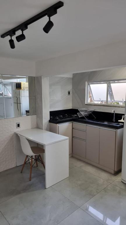 Kuchyň nebo kuchyňský kout v ubytování Apartamento com 1 quarto próximo à UFSC Trindade