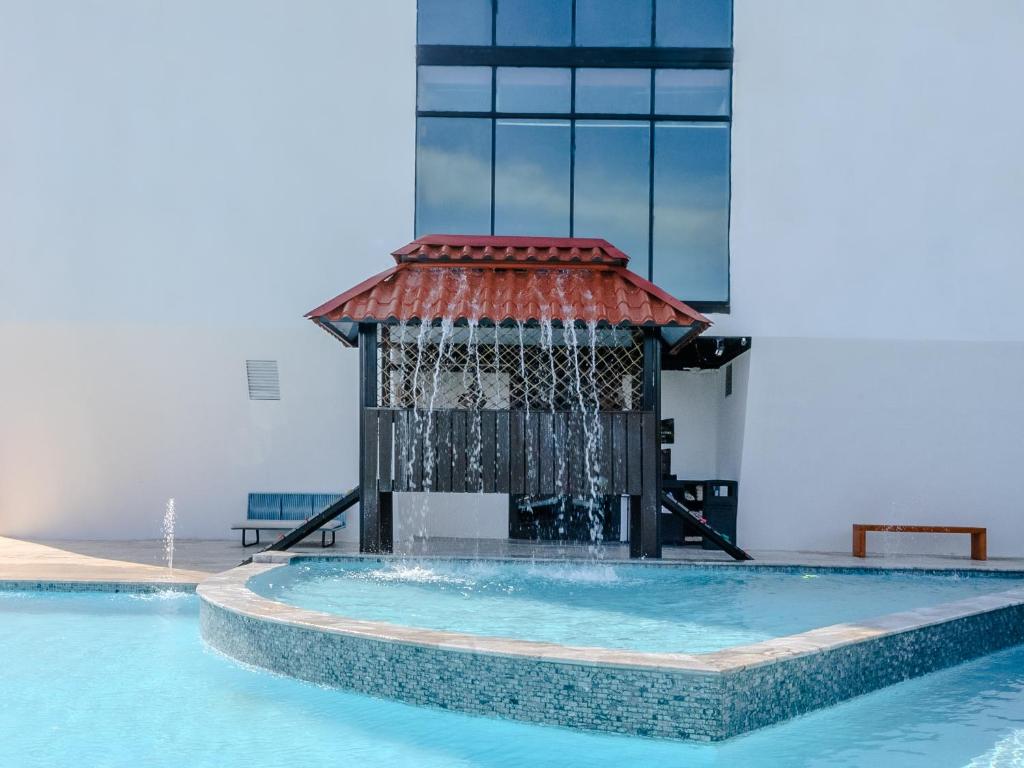 Bazén v ubytování Aloft Ponce Hotel & Casino nebo v jeho okolí