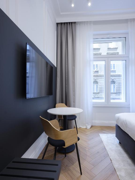 Fingerprint Art Apartments - 7