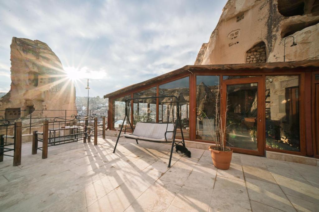 Balkón nebo terasa v ubytování Zeus Cave Suites