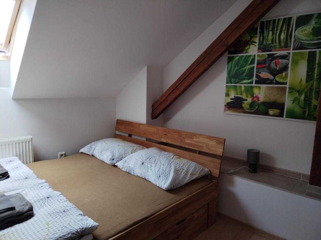 Postel nebo postele na pokoji v ubytování Apartmán Nerudovka