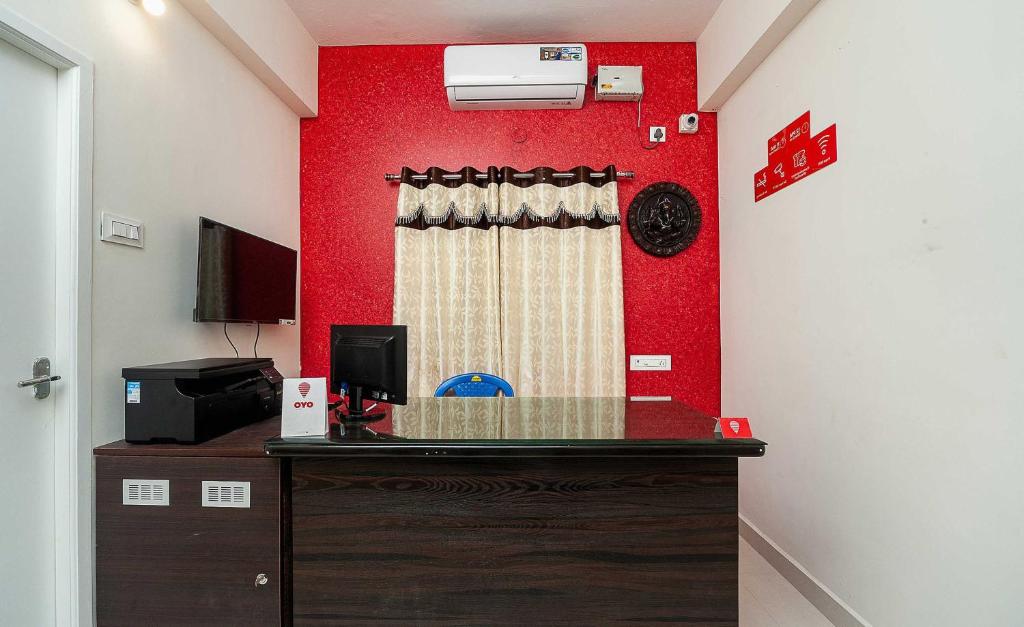 TV a/nebo společenská místnost v ubytování Hotel O Lakshmi Residency