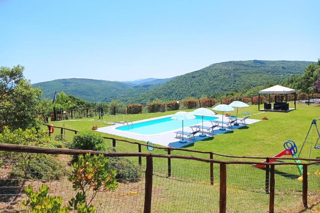 Bazén v ubytovaní Agriturismo la Coccinella alebo v jeho blízkosti
