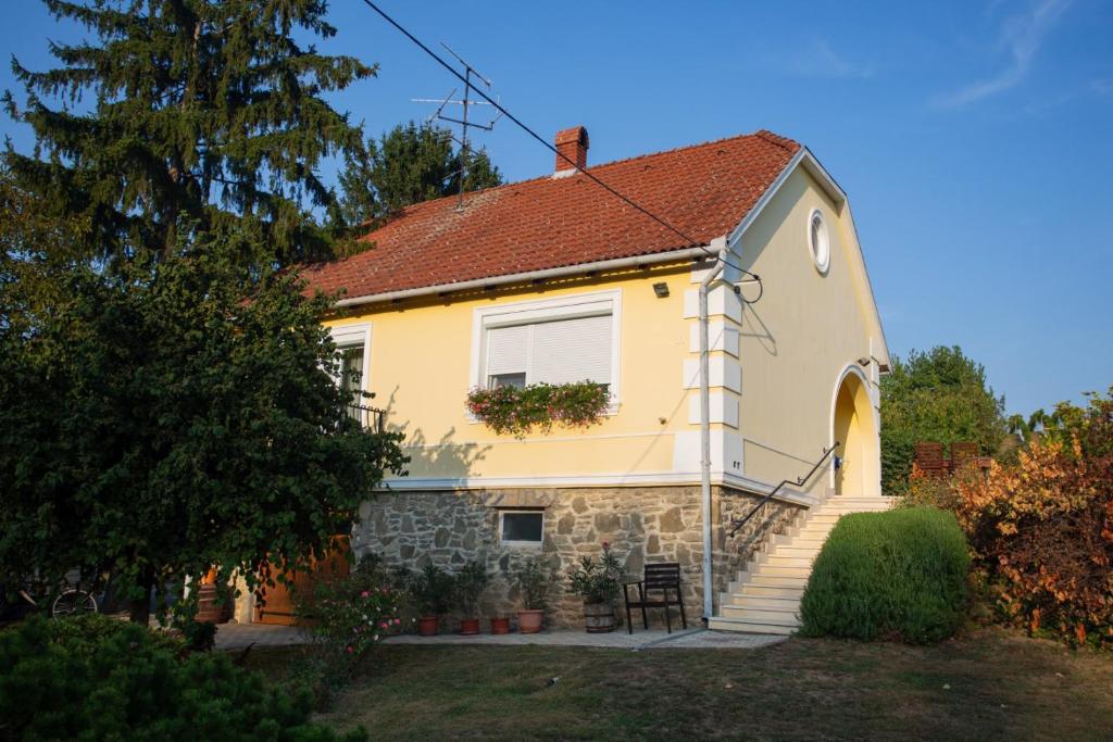 Budova, v ktorej sa apartmán nachádza